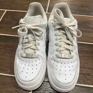 White Nike Air Force 1
